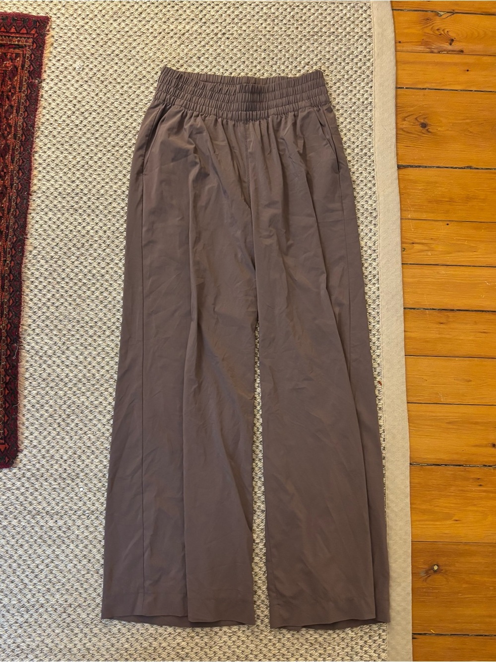 Vuori women’s Villa Wide-Leg in Sable (medium)